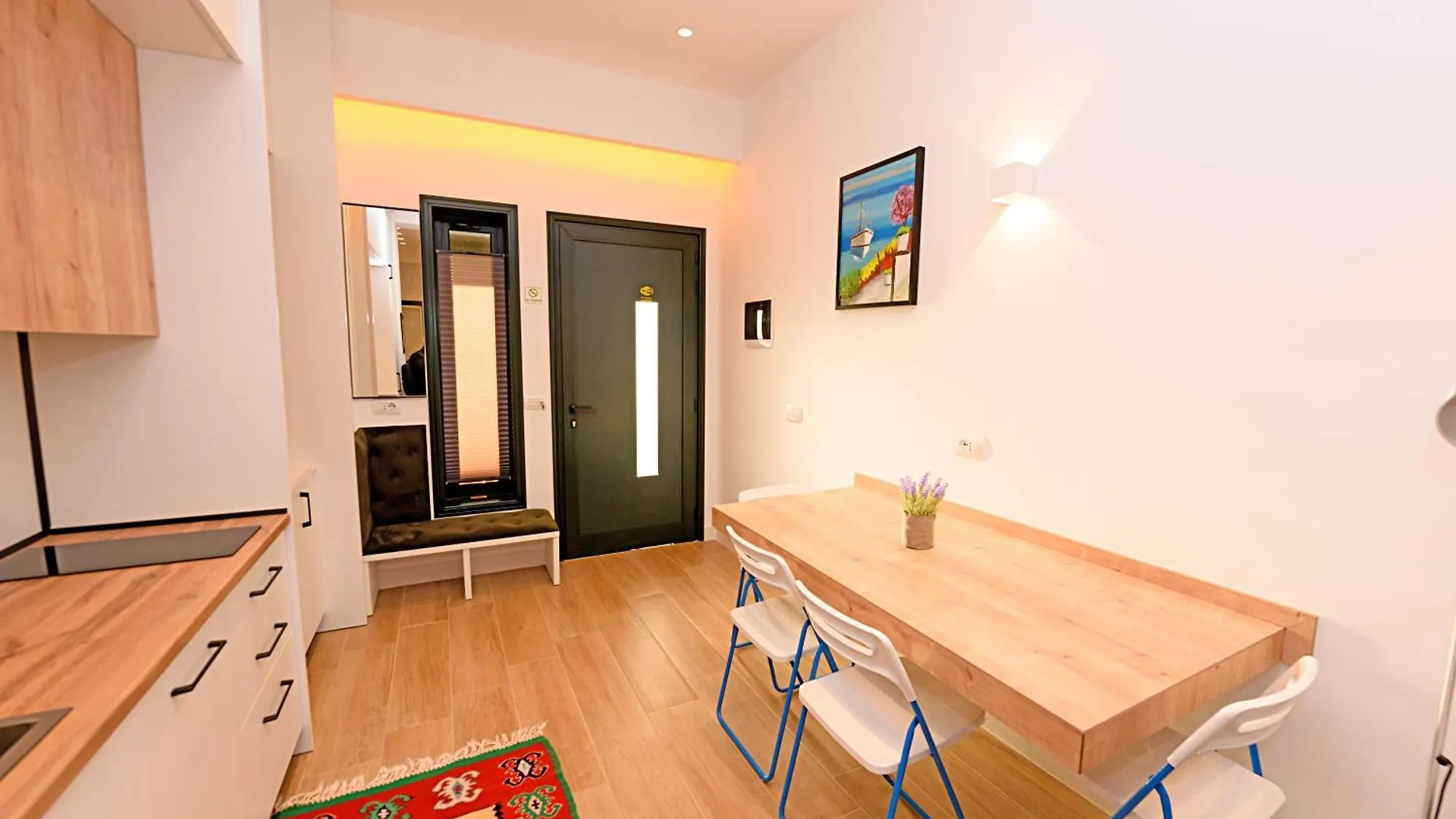 Sea View Apartments Lungomare فلورا