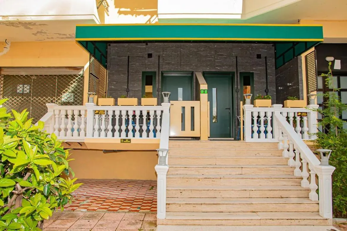 Sea View Apartments Lungomare فلورا
