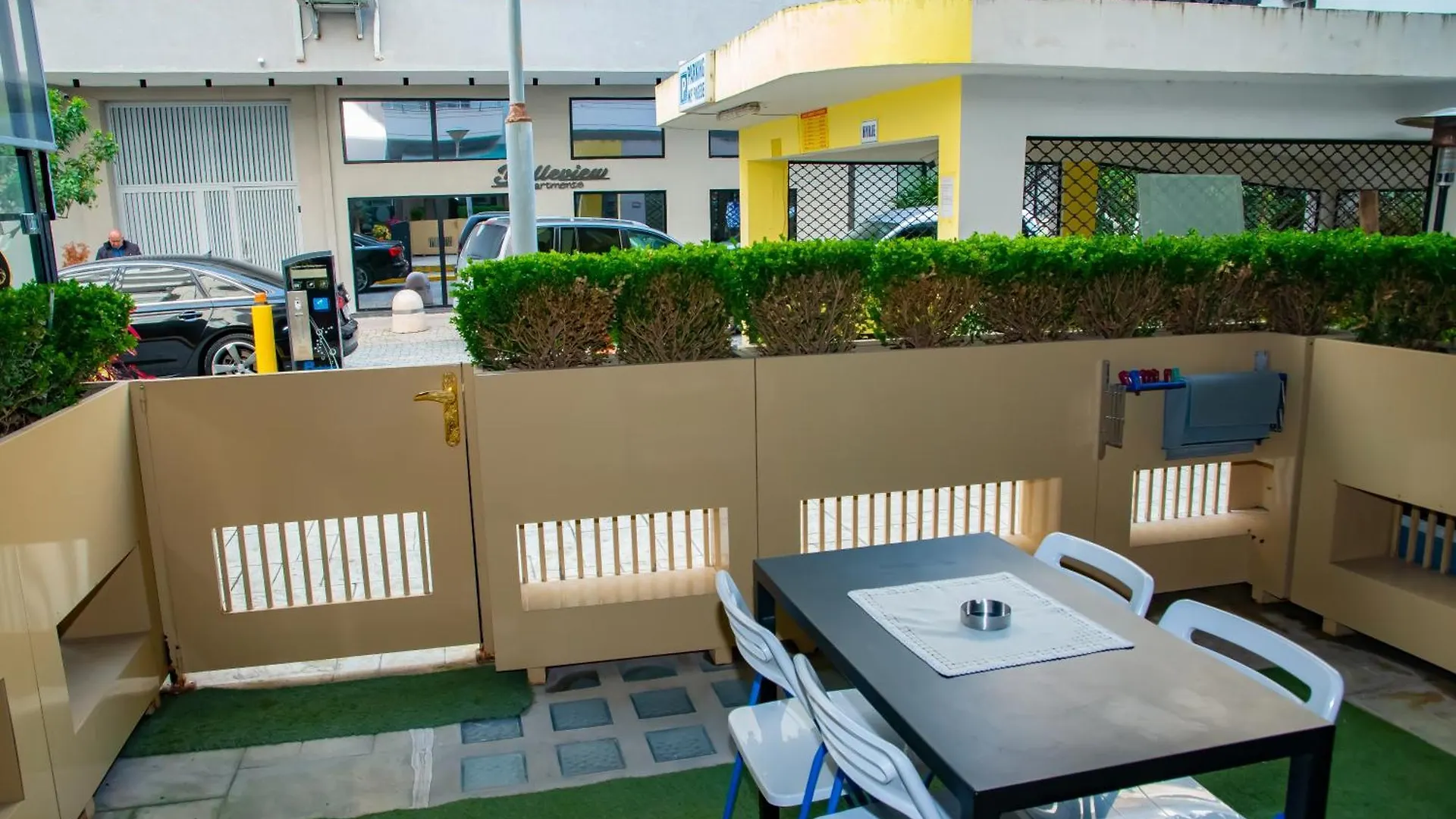 Sea View Apartments Lungomare فلورا