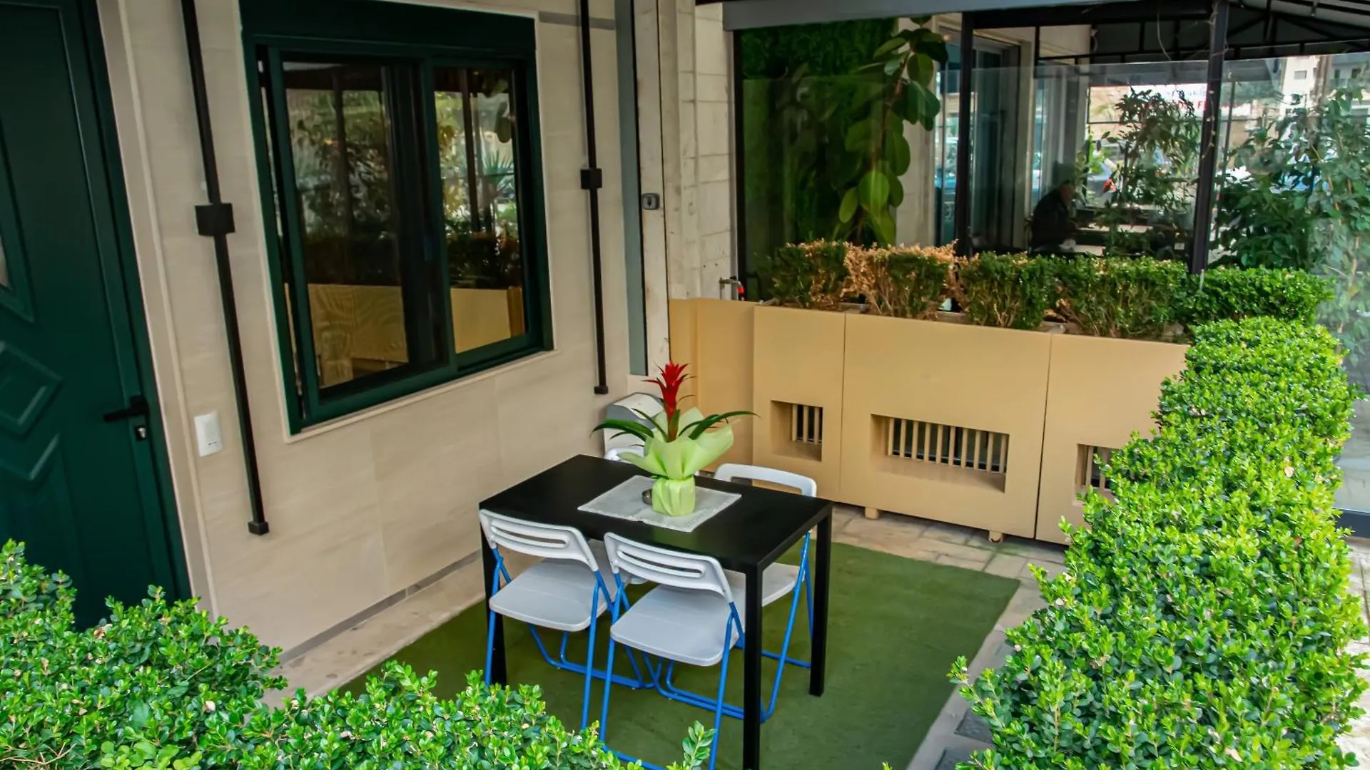 Sea View Apartments Lungomare فلورا
