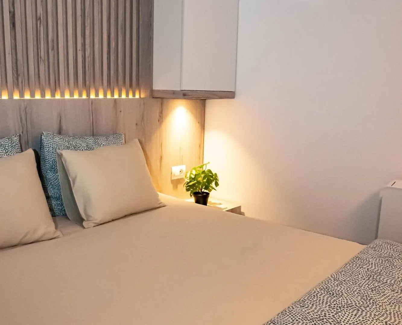 Sea View Apartments Lungomare فلورا