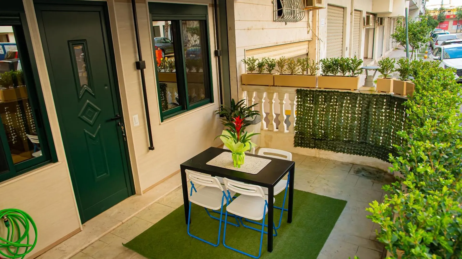 Sea View Apartments Lungomare فلورا