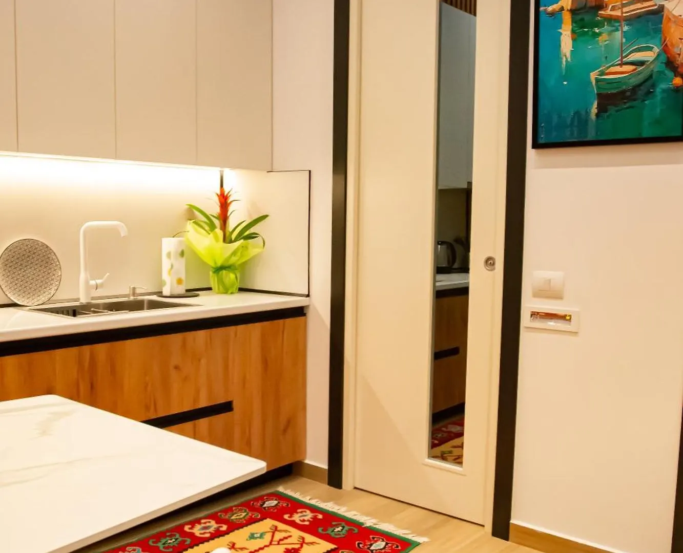 Sea View Apartments Lungomare فلورا