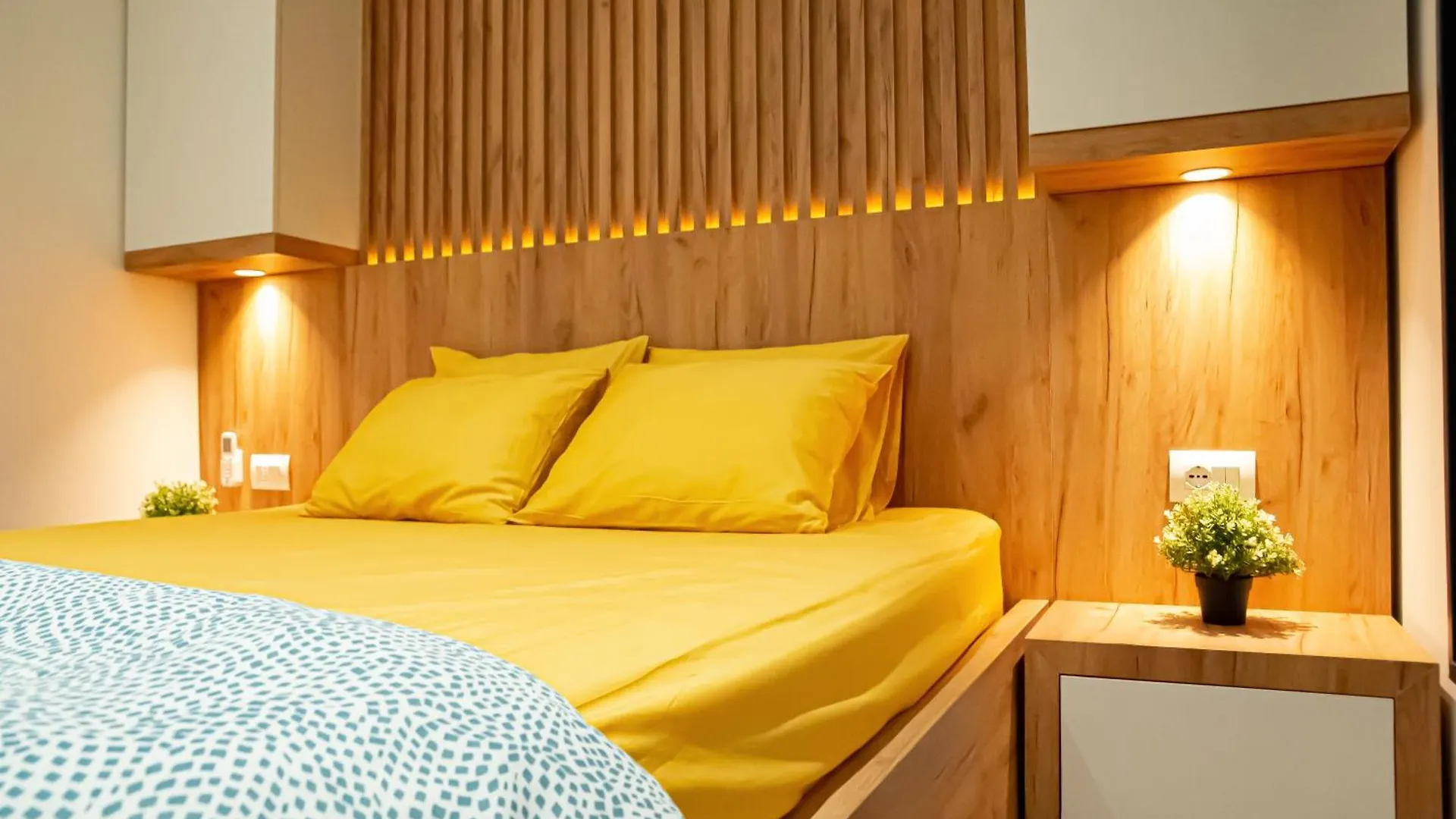 Sea View Apartments Lungomare فلورا